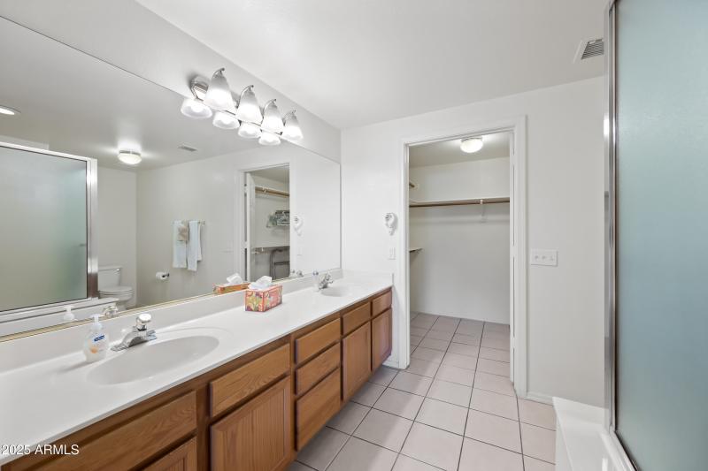 21-10410NCCR1100-ocupix