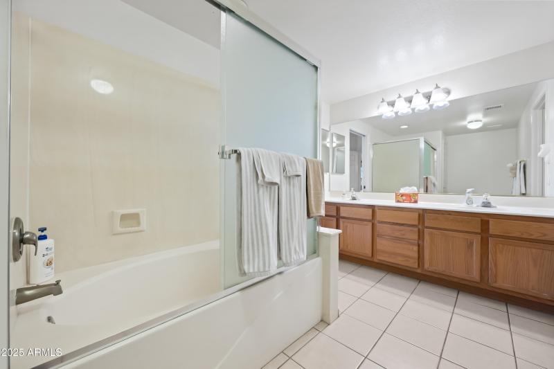 23-10410NCCR1100-ocupix