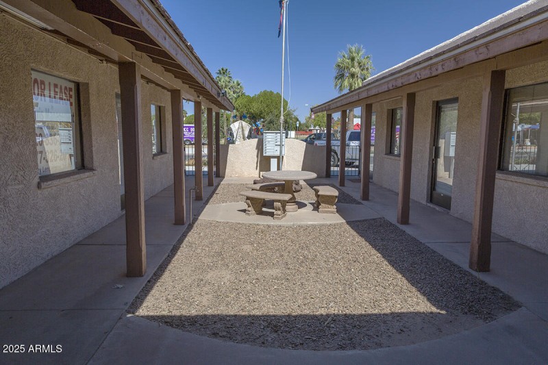 CBC_8138 Ed Web Courtyard