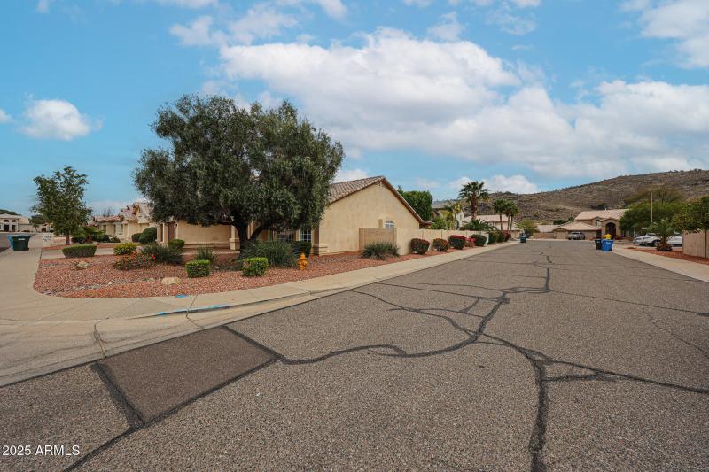 Amazing mountain views from entire back