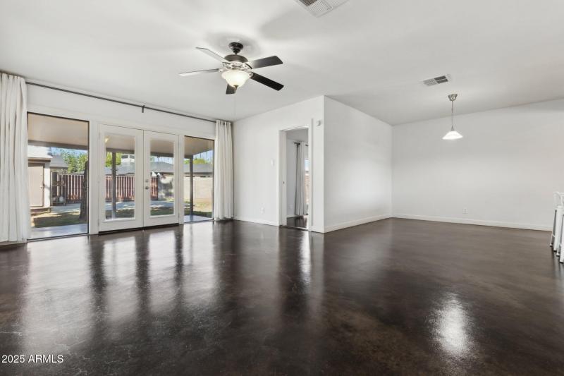 5-web-or-mls-2740-n-21st-dr