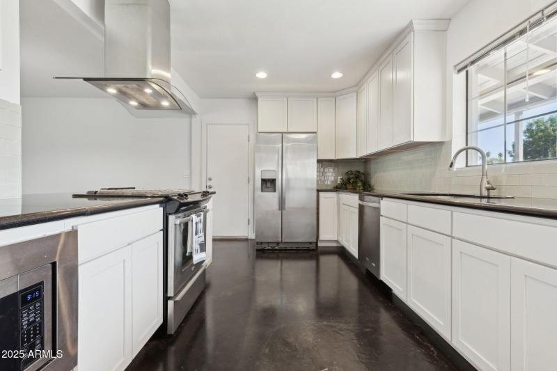 12-web-or-mls-2740-n-21st-dr