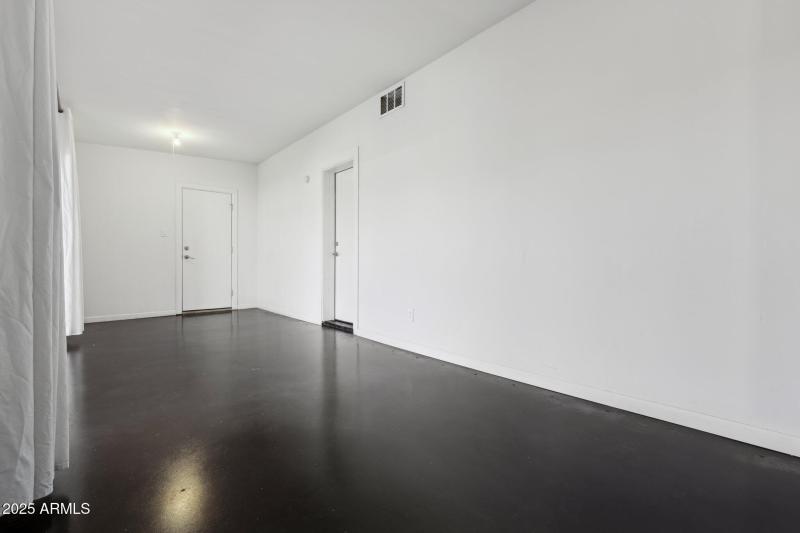 16-web-or-mls-2740-n-21st-dr
