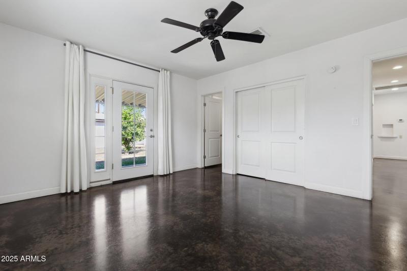 20-web-or-mls-2740-n-21st-dr