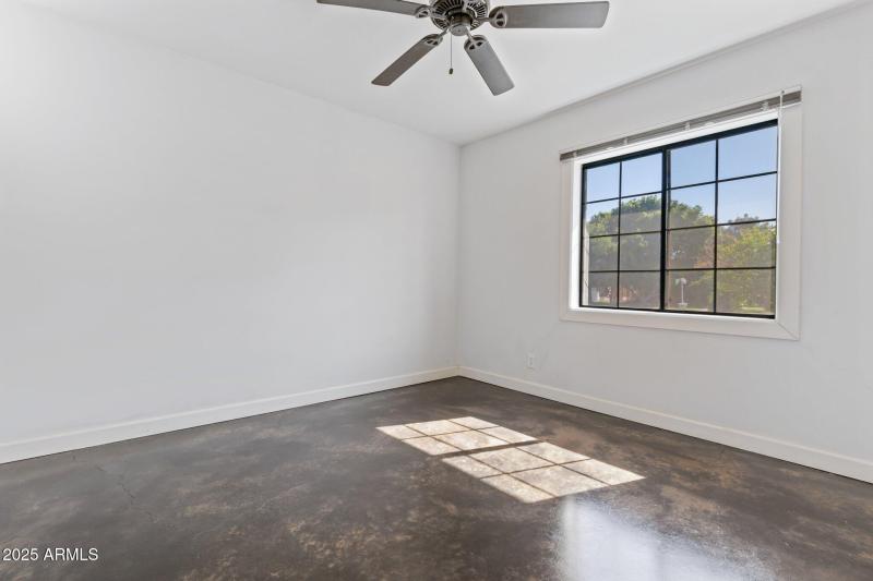 23-web-or-mls-2740-n-21st-dr