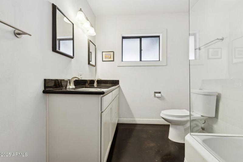 25-web-or-mls-2740-n-21st-dr