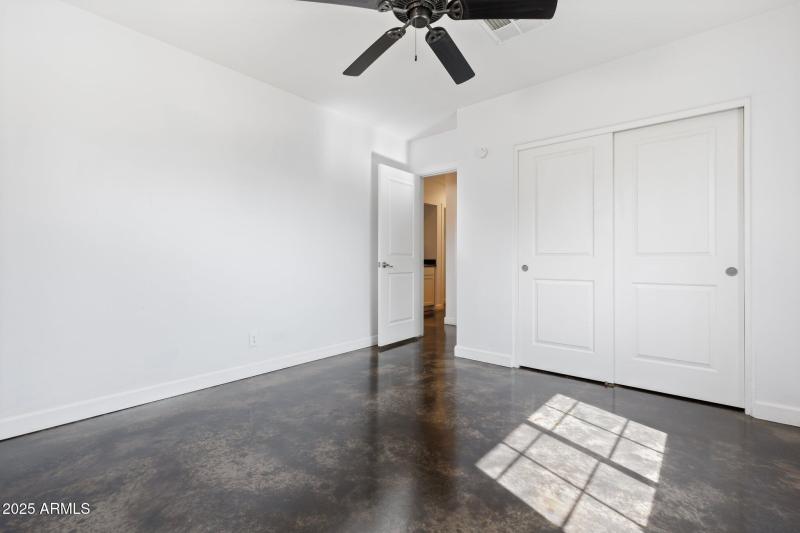 27-web-or-mls-2740-n-21st-dr