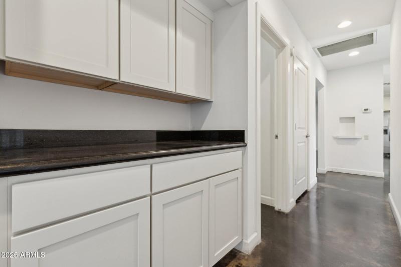 28-web-or-mls-2740-n-21st-dr