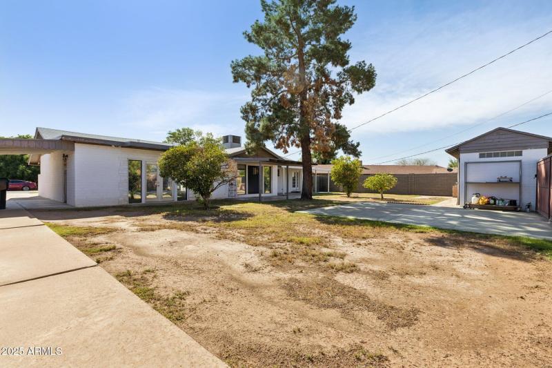 35-web-or-mls-2740-n-21st-dr