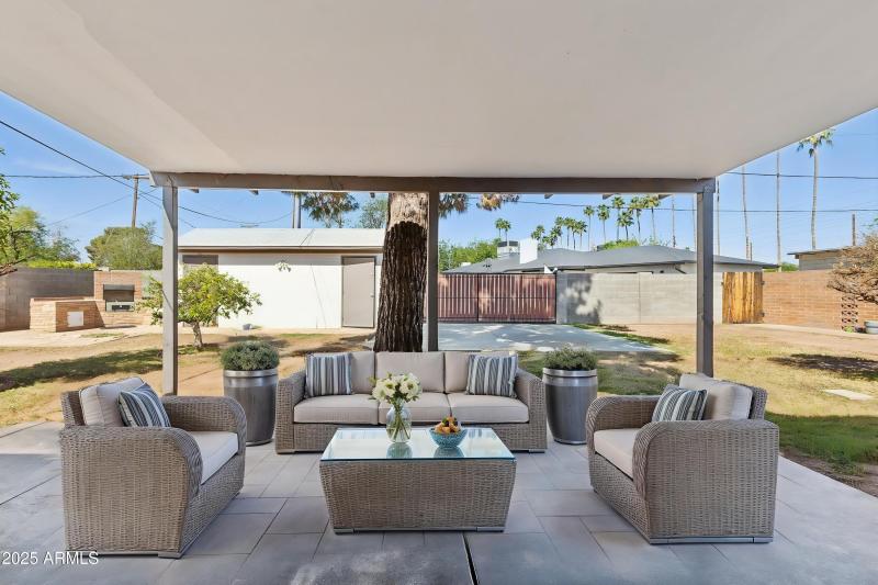 32-web-or-mls-2740-n-21st-dr - Outdoor -