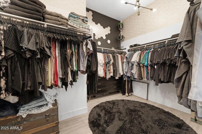 28-028-primary-closet