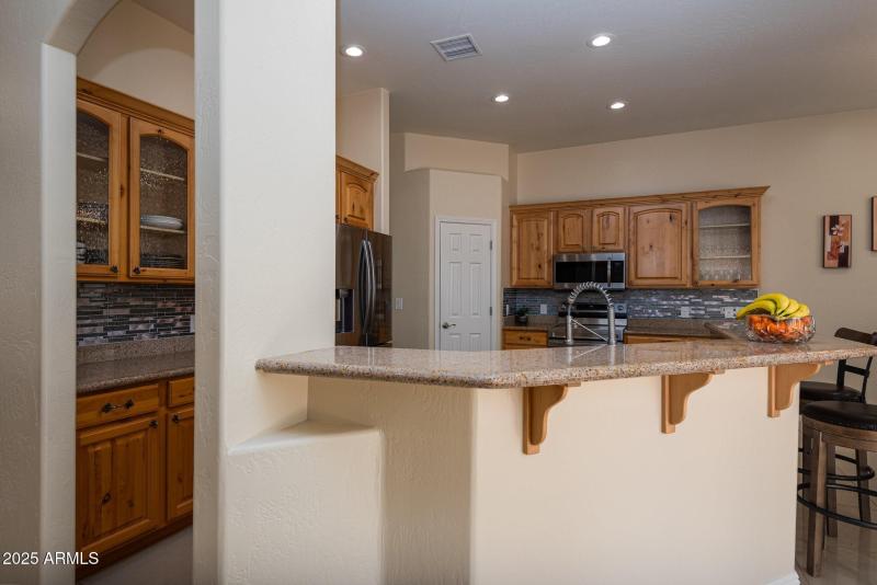 Kitchen breakfast bar