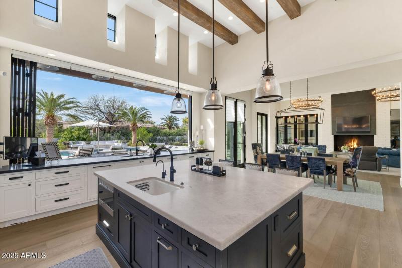 5353 E Sanna St-large-015-053-5353 E San