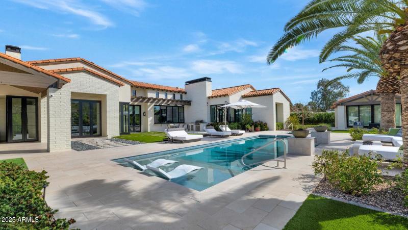 5353 E Sanna St-large-047-012-5353 E San