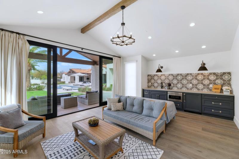 5353 E Sanna St-large-053-054-5353 E San