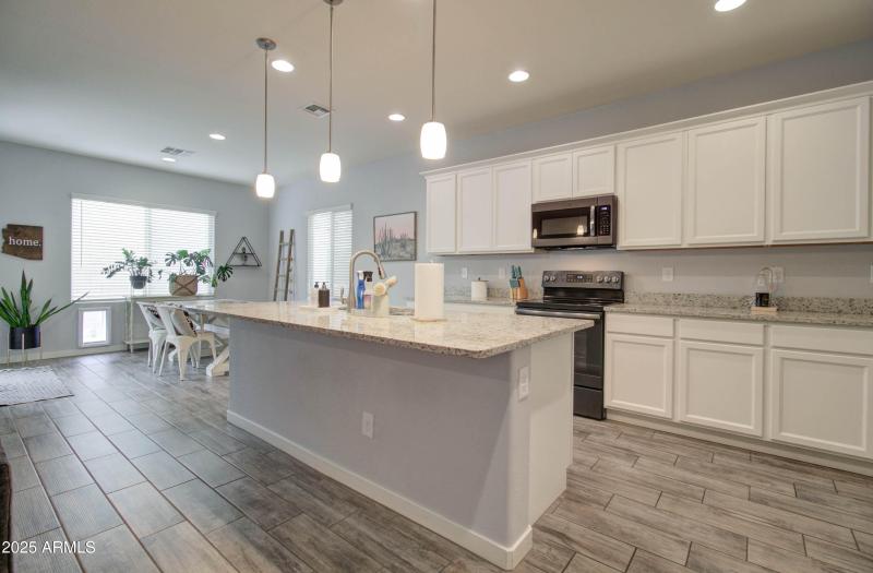 1654 W Redwood Ln -18