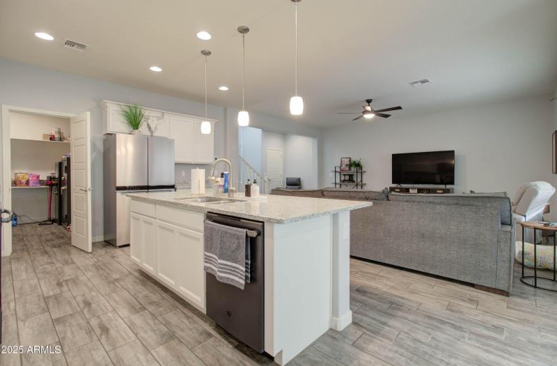 1654 W Redwood Ln -21