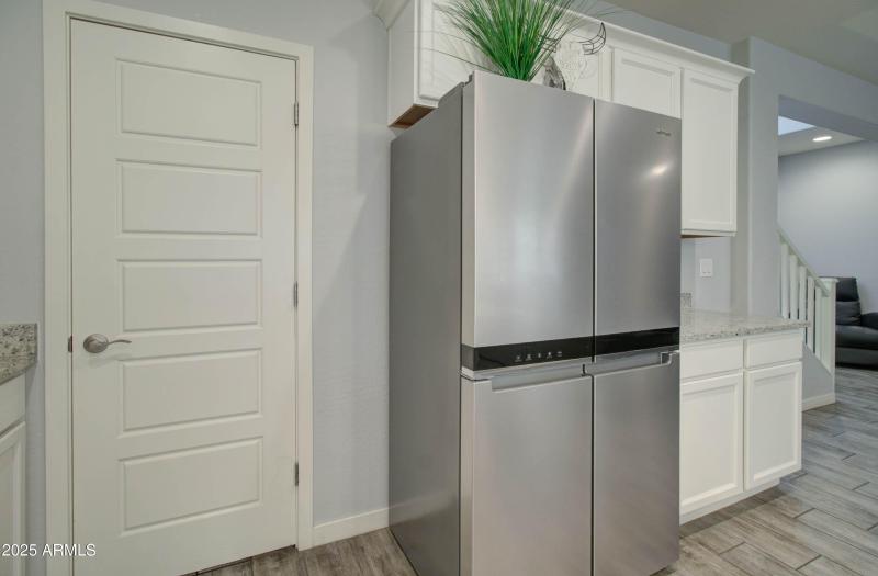 1654 W Redwood Ln -24