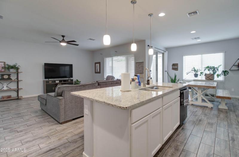 1654 W Redwood Ln -29