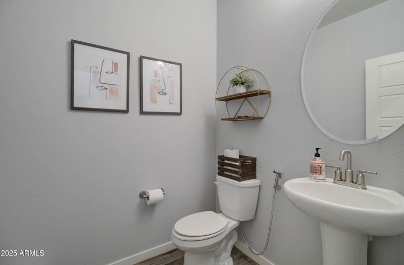 1654 W Redwood Ln -35