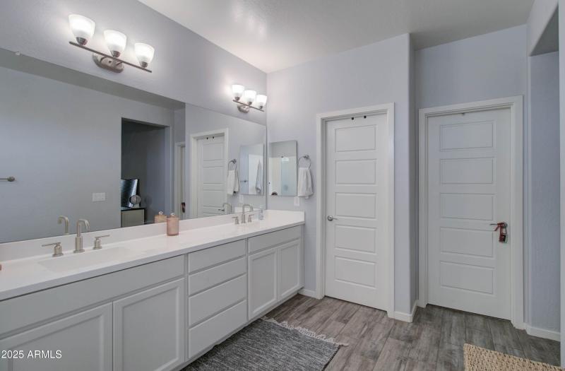 1654 W Redwood Ln -44