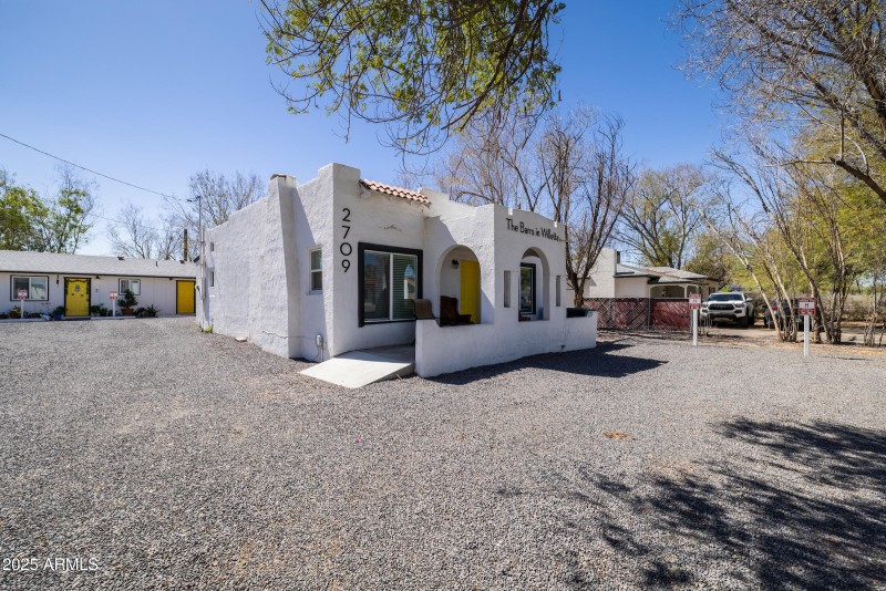 The_Barrs_in_Willetta_03