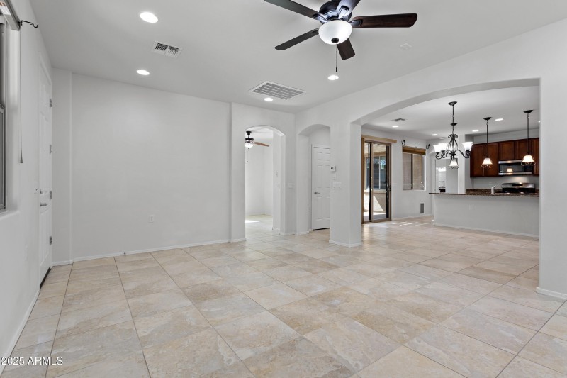 5_14029 e stanhope blvd-10