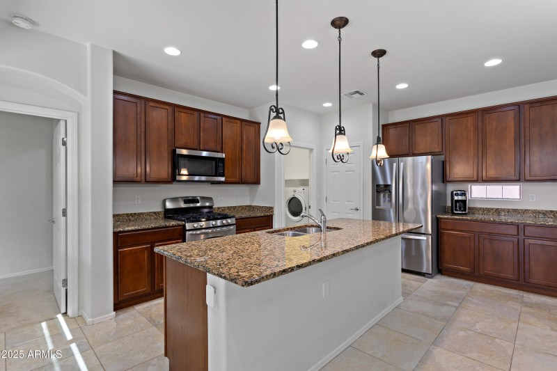 9_14029 e stanhope blvd-4