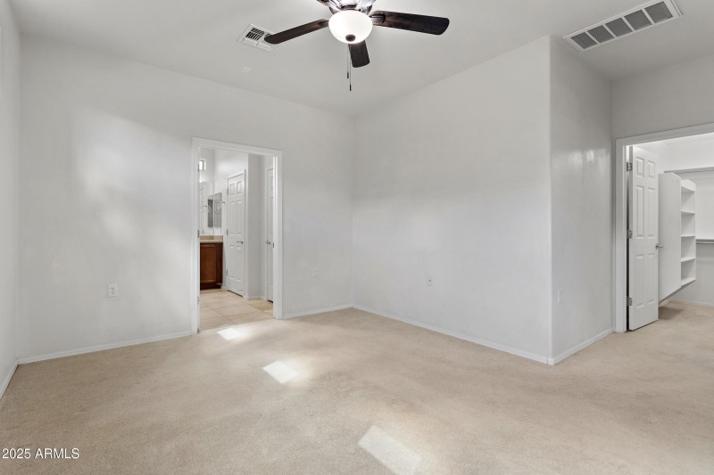 21_14029 e stanhope blvd-18