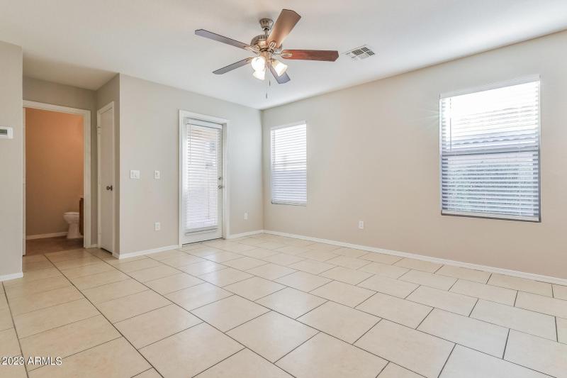 019-photo-living-room-12053775