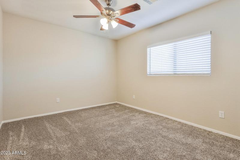 028-photo-bedroom-12053765