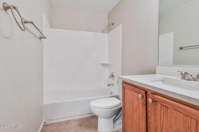 029-photo-bathroom-12053768