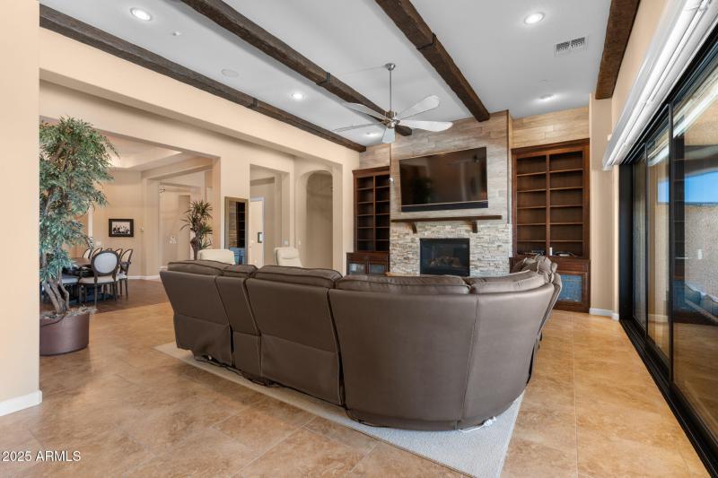 11-web-or-mls-2304-n-steele-cir