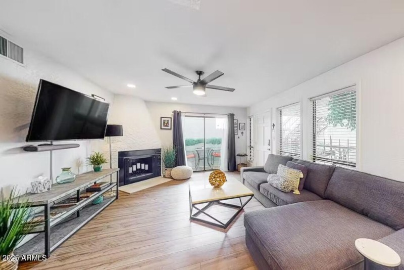 Front Room/Fireplace