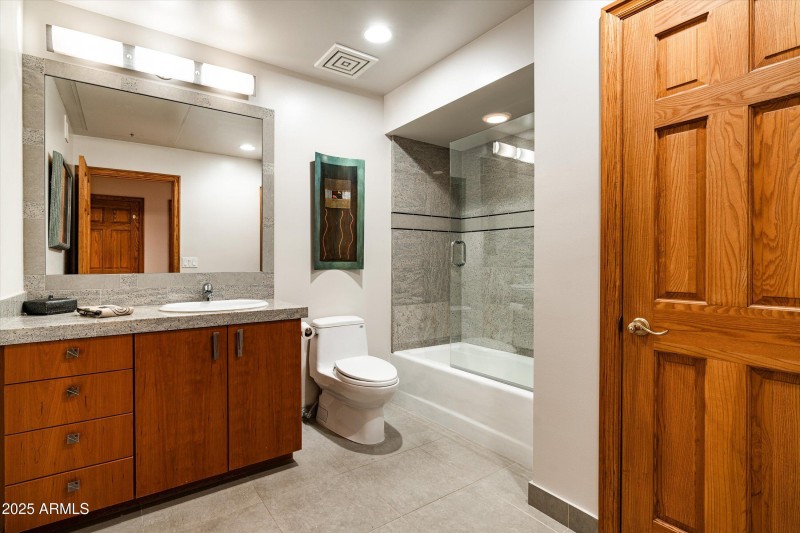 040-6830 N 46th Pl (40 of 102)