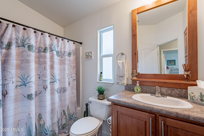 Bathtub in Guest Bath