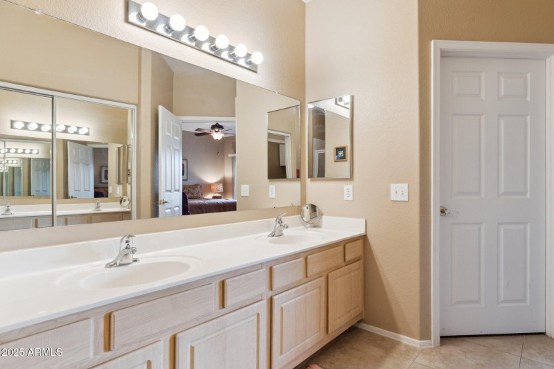 15-web-or-mls-9555-e-raintree-dr-unit-20