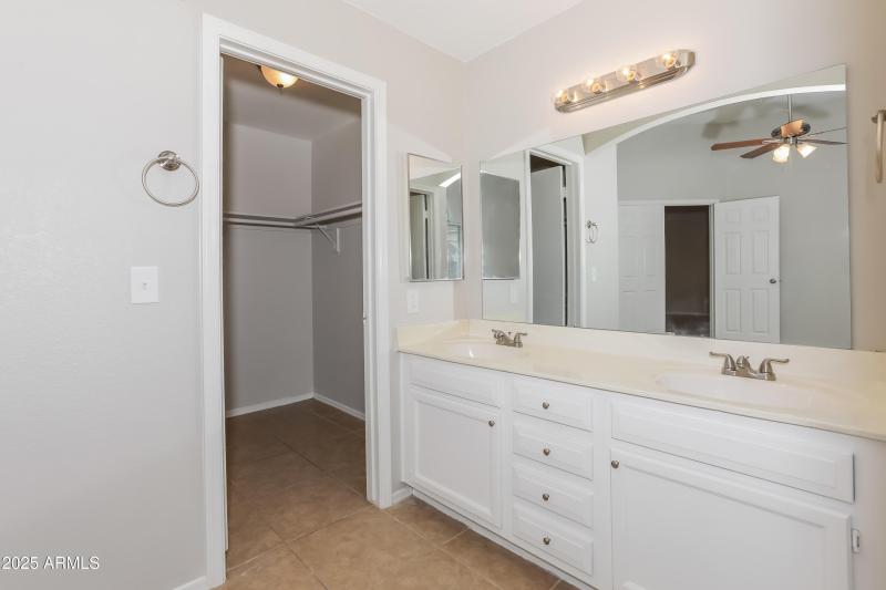 026-photo-primary-bathroom-11854113