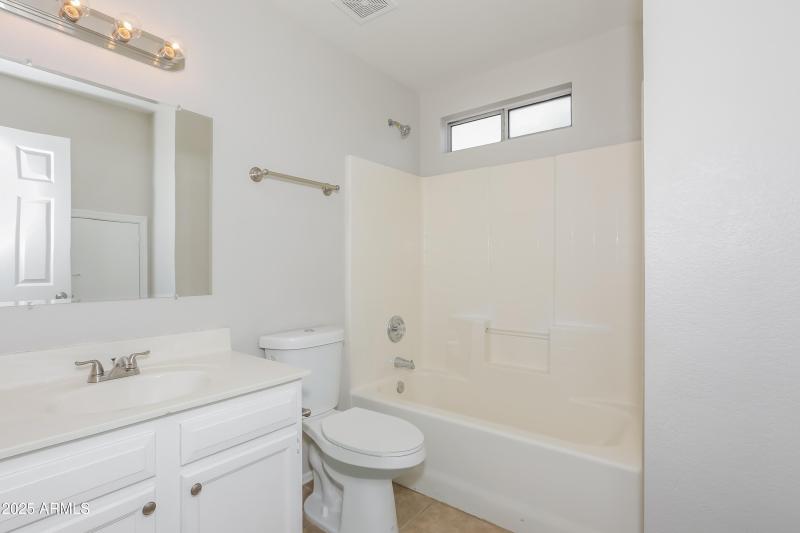 030-photo-bathroom-11854101