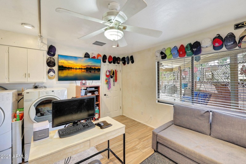Bonus room laundry 2