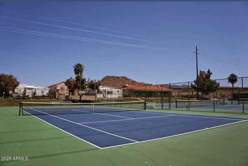 16 - Many Sport Courts