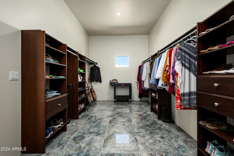 Primary Walk In CLoset~