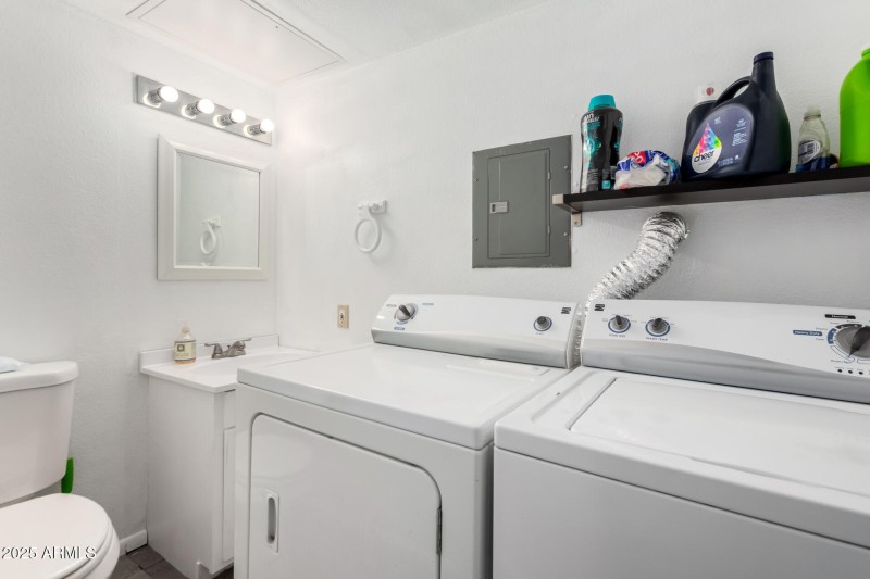 1/2 bath with laundry