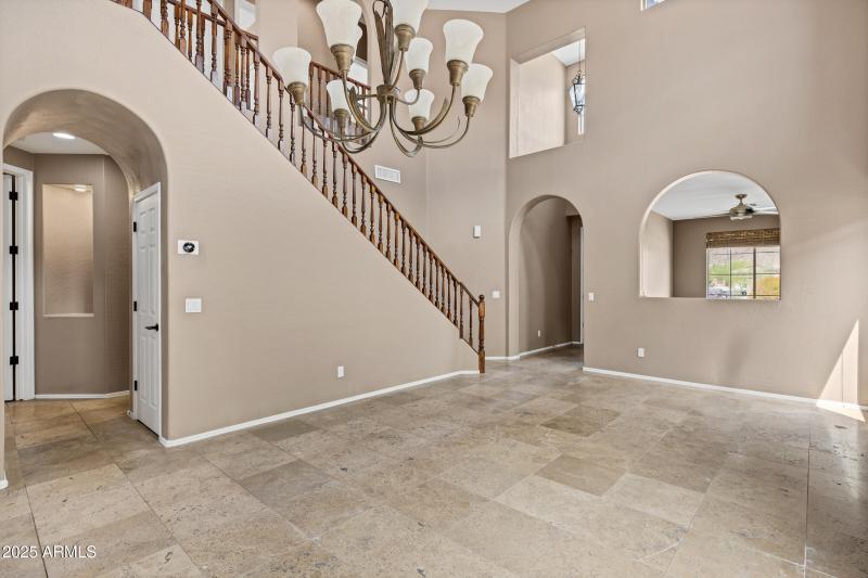 3033 W Redwood Ln-10