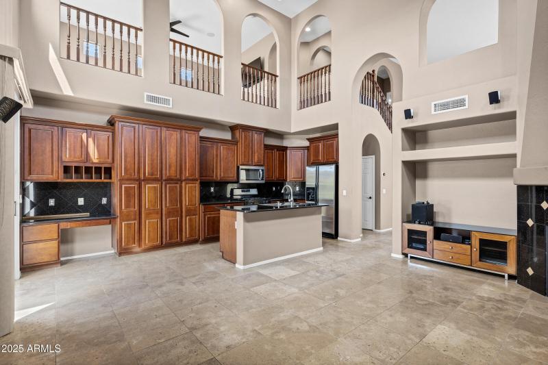 3033 W Redwood Ln-12