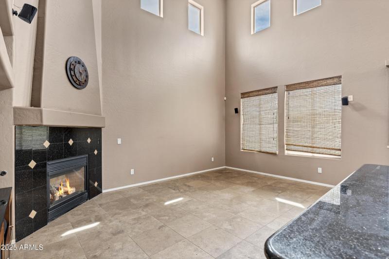 3033 W Redwood Ln-13