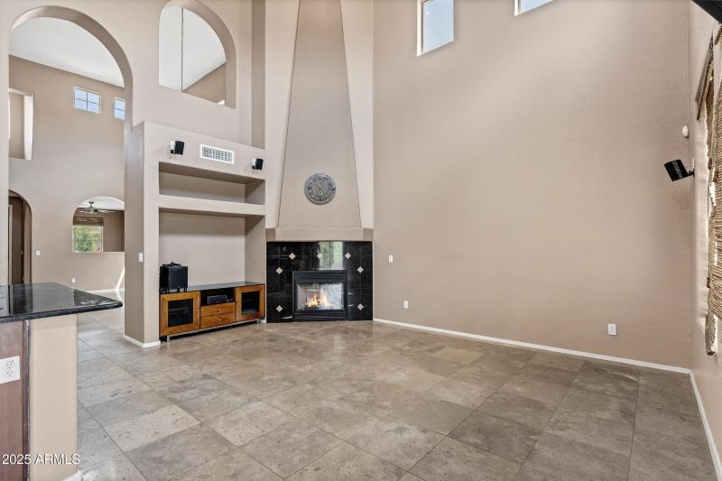 3033 W Redwood Ln-14