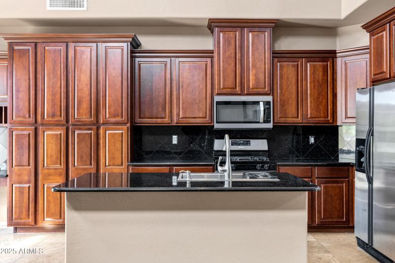 3033 W Redwood Ln-15