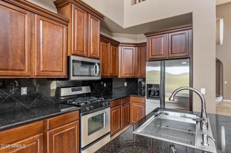 3033 W Redwood Ln-19