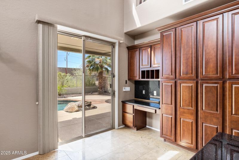 3033 W Redwood Ln-20